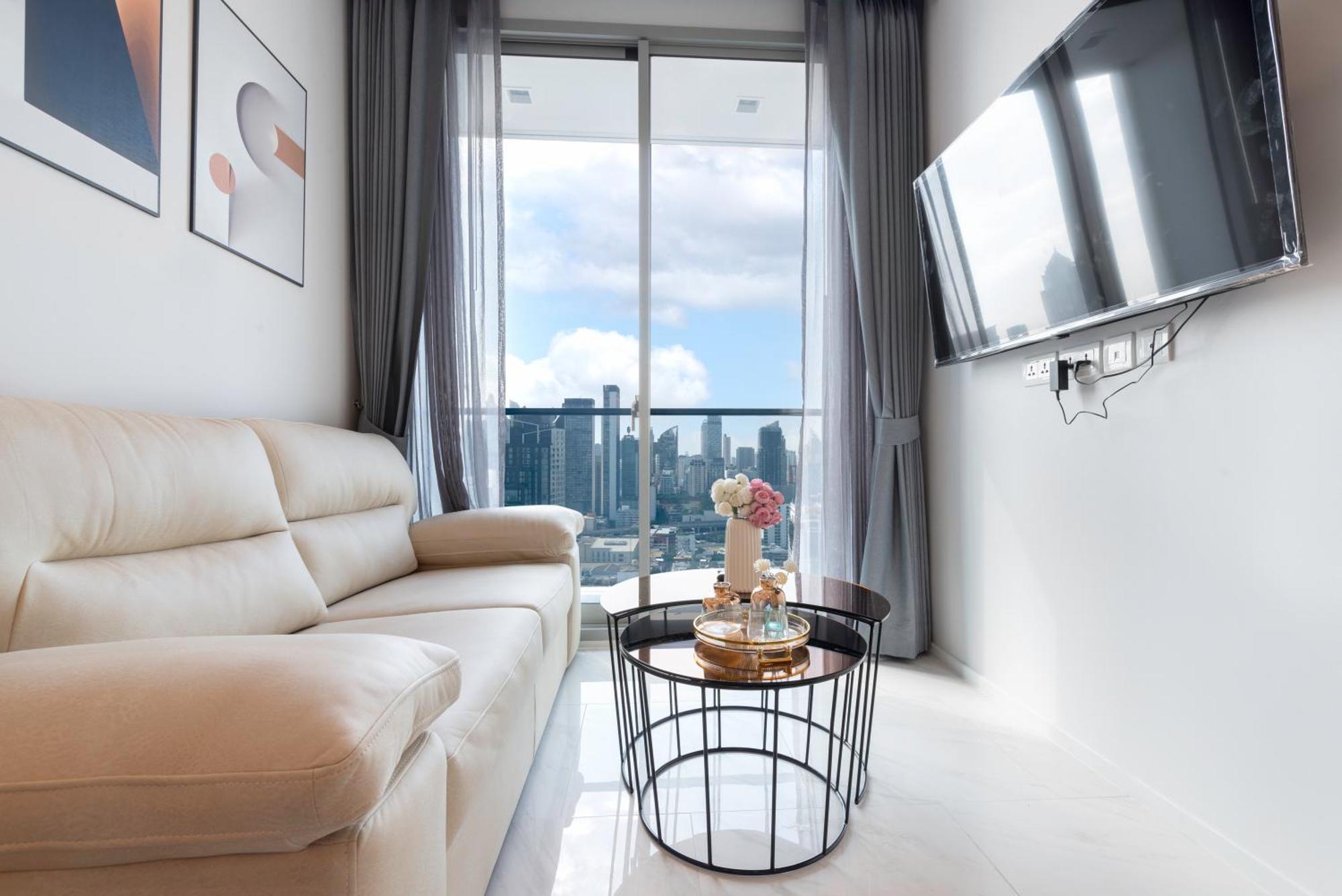 Appartamento The Echelon Sukhumvit 11 By Lefoyer Bangkok Esterno foto