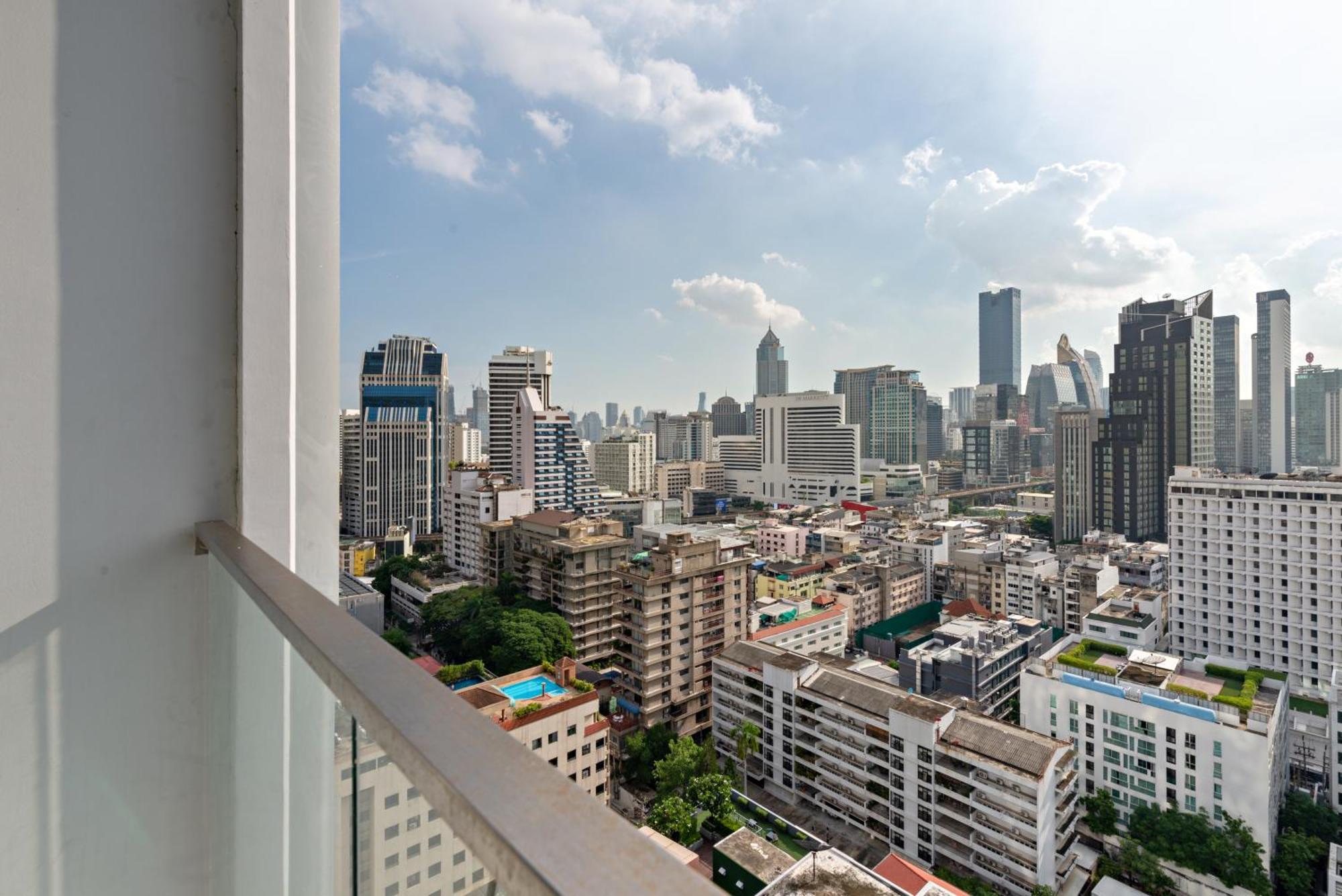 Appartamento The Echelon Sukhumvit 11 By Lefoyer Bangkok Esterno foto