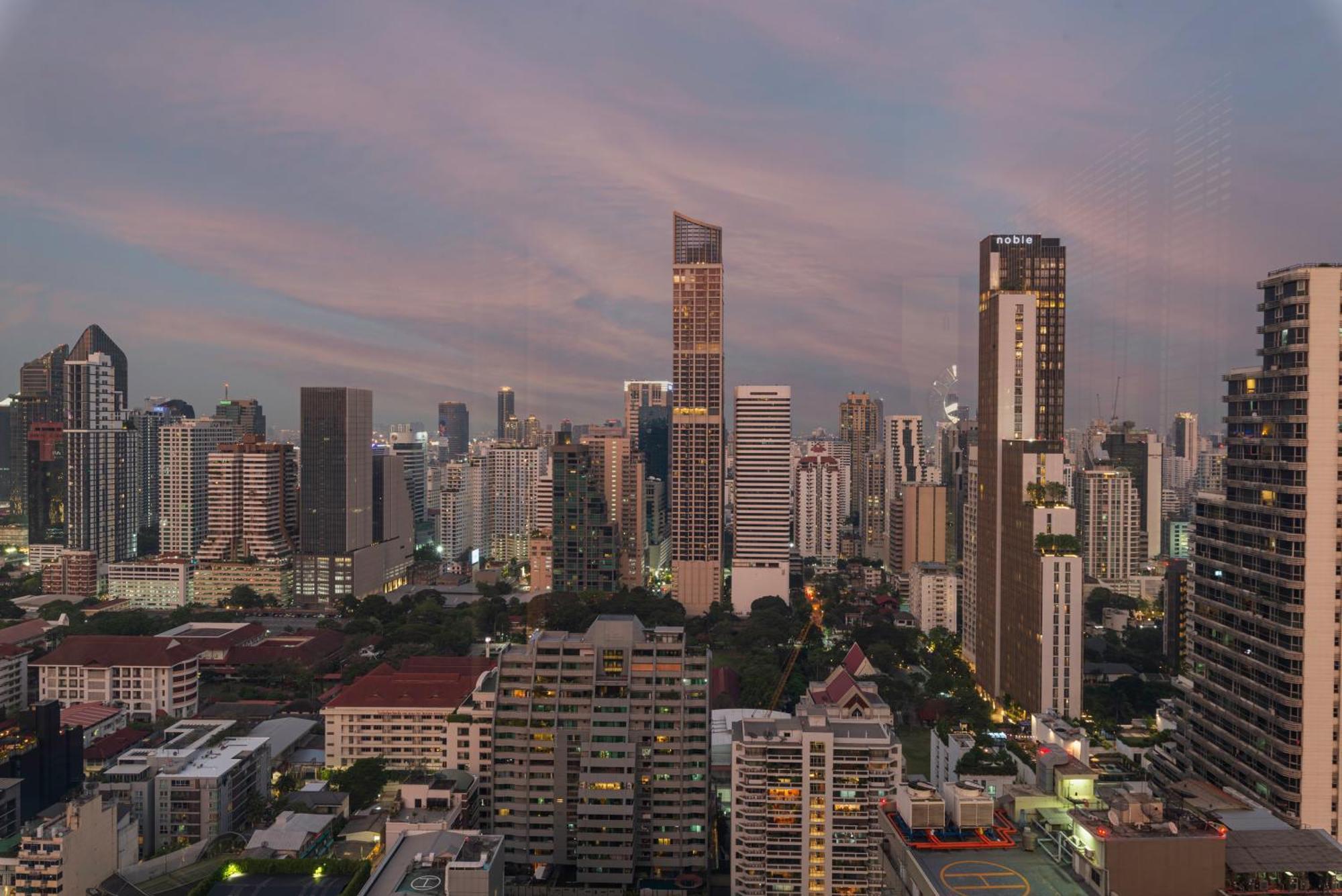 Appartamento The Echelon Sukhumvit 11 By Lefoyer Bangkok Esterno foto