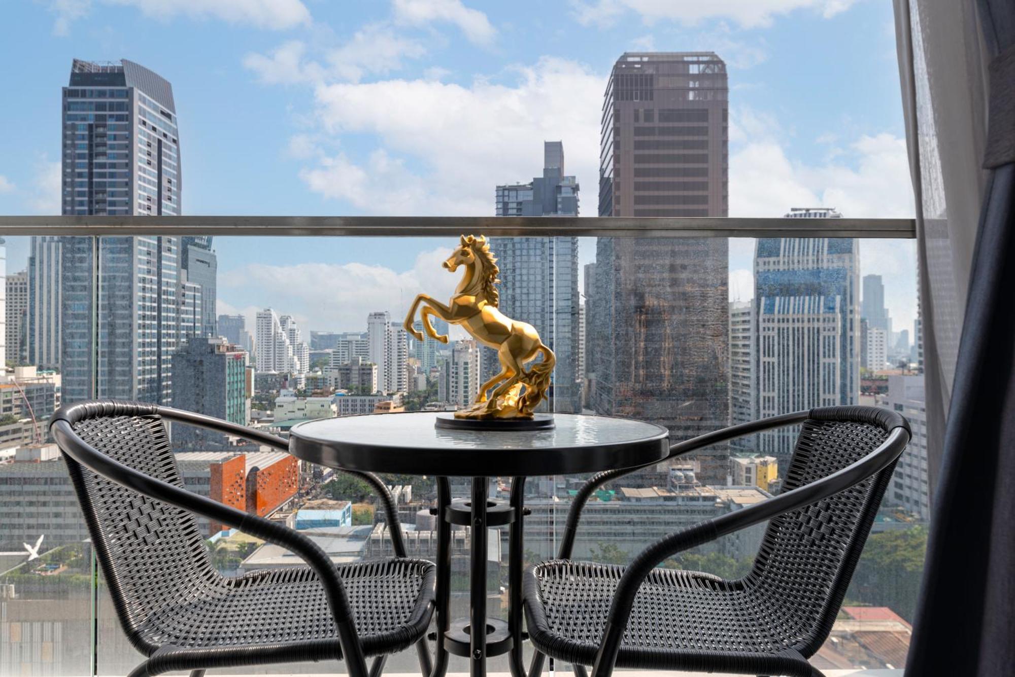 Appartamento The Echelon Sukhumvit 11 By Lefoyer Bangkok Esterno foto