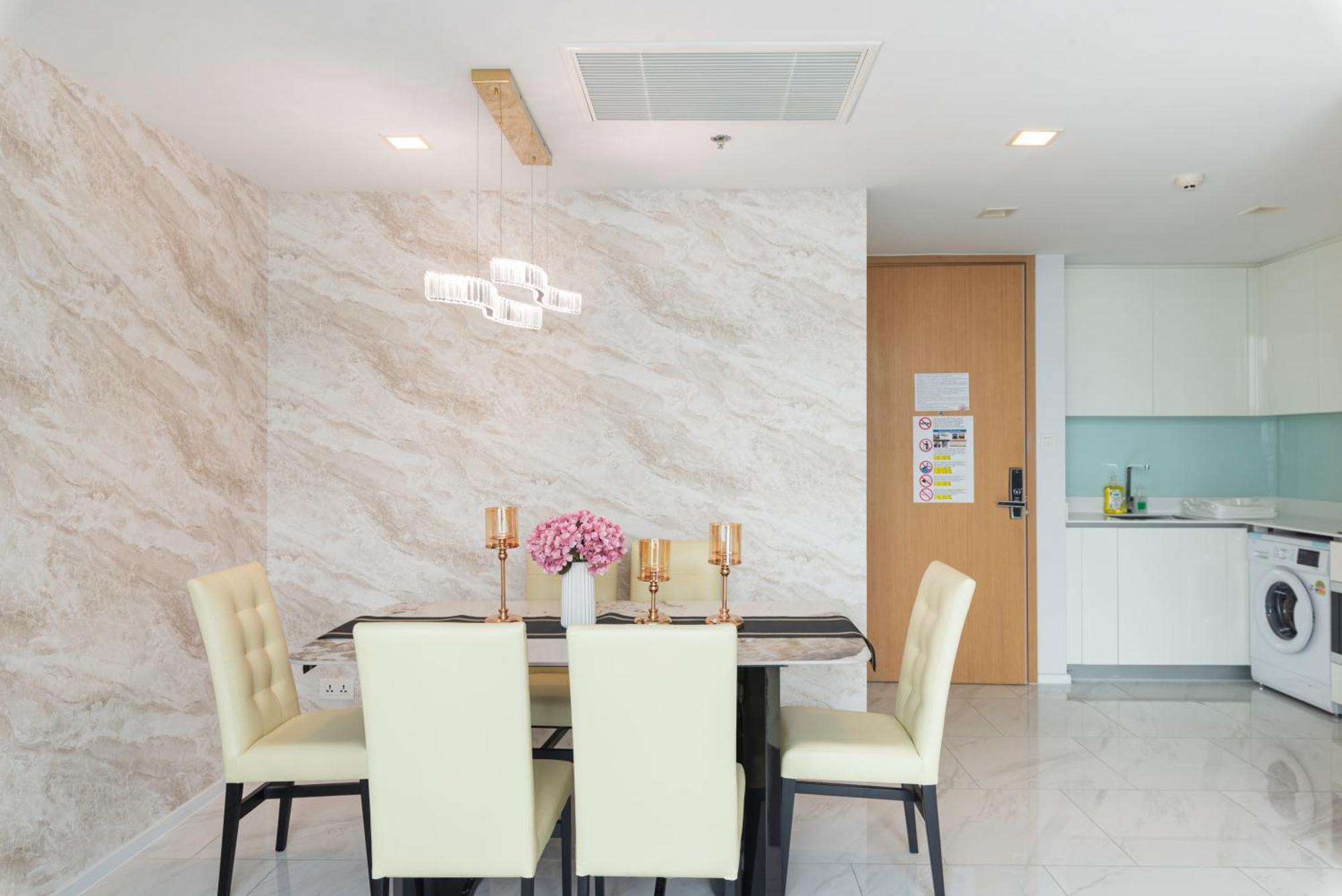 Appartamento The Echelon Sukhumvit 11 By Lefoyer Bangkok Esterno foto